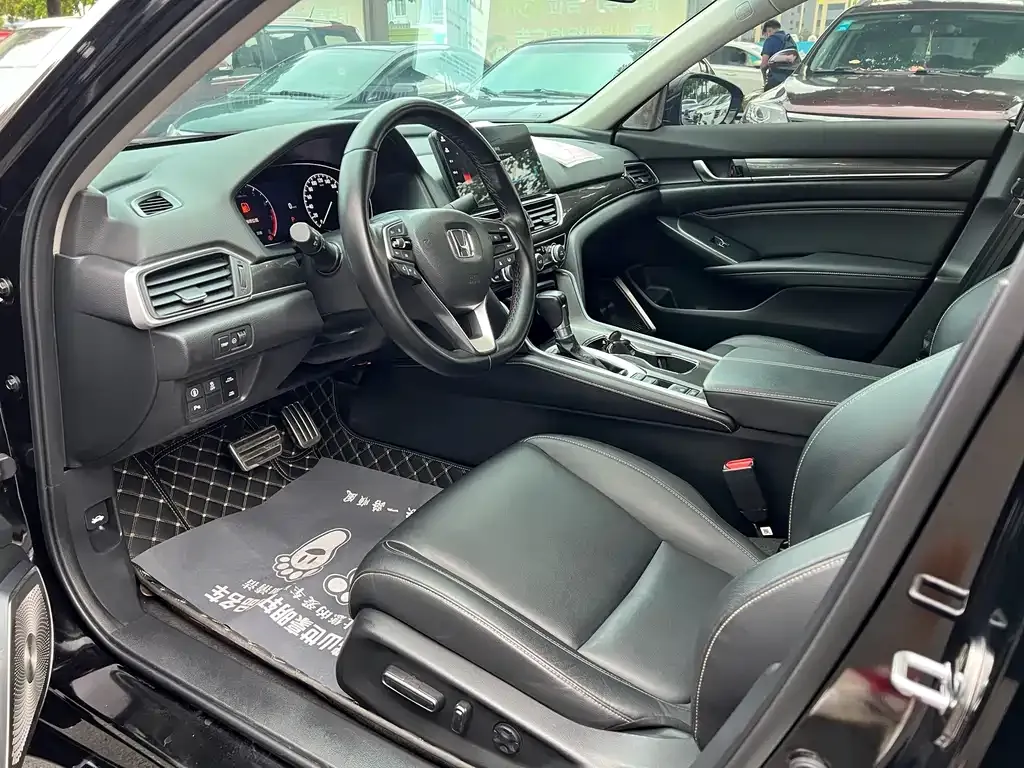 Honda Accord — фото 9