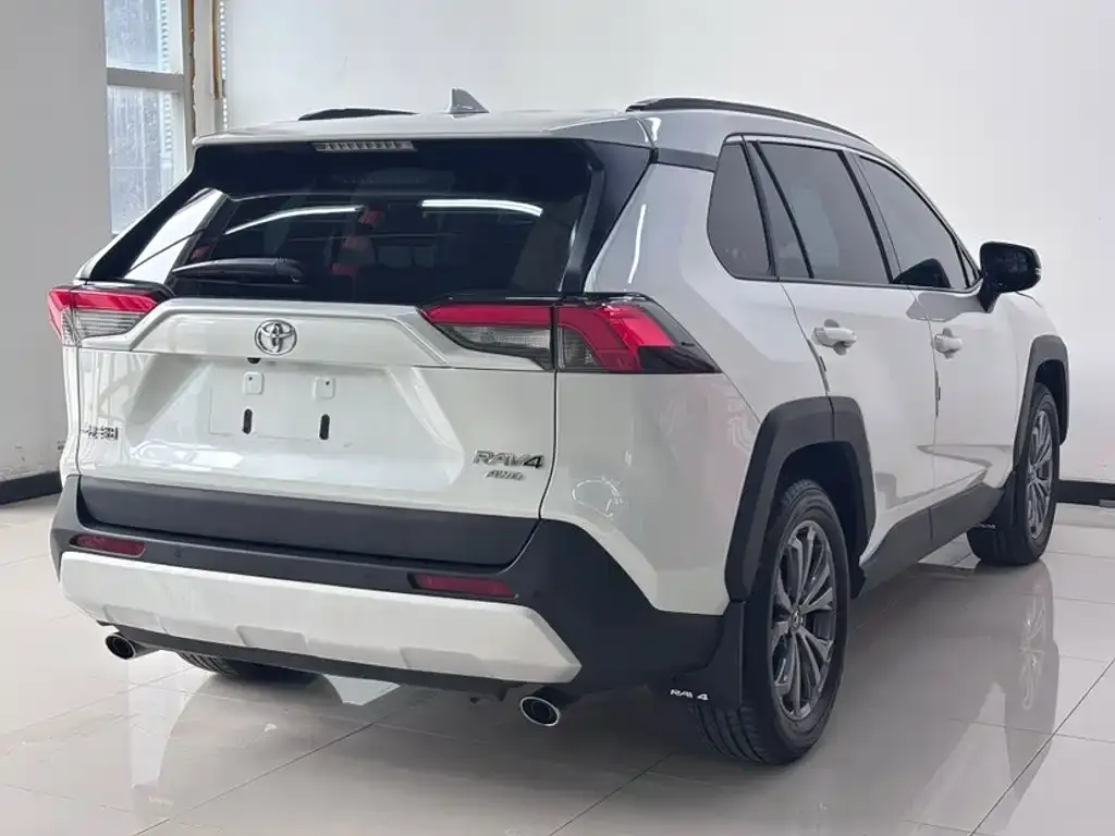 Toyota RAV4 — фото 6