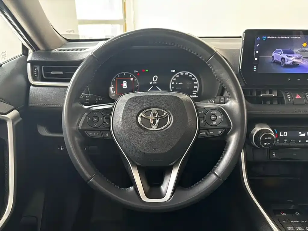 Toyota RAV4 — фото 5