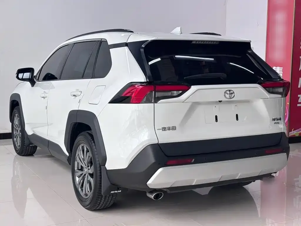 Toyota RAV4 — фото 7