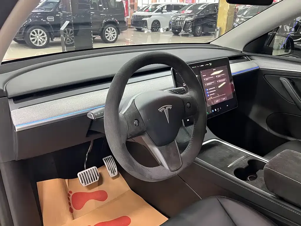 Tesla Model Y — фото 3