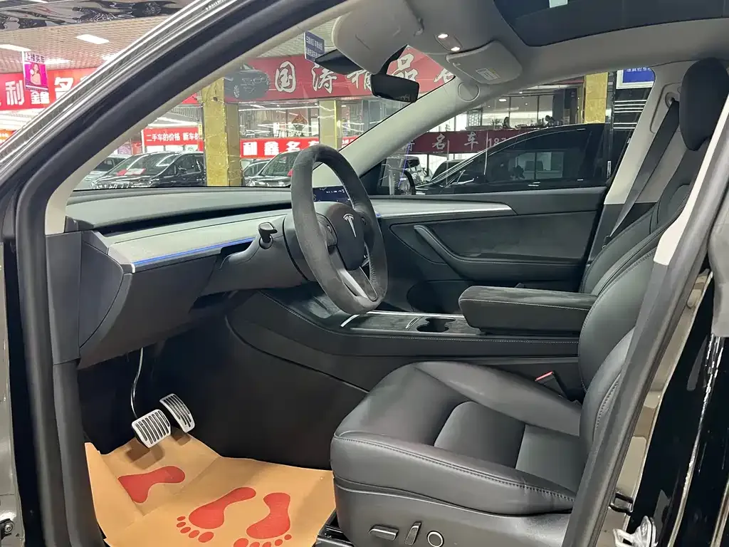 Tesla Model Y — фото 6