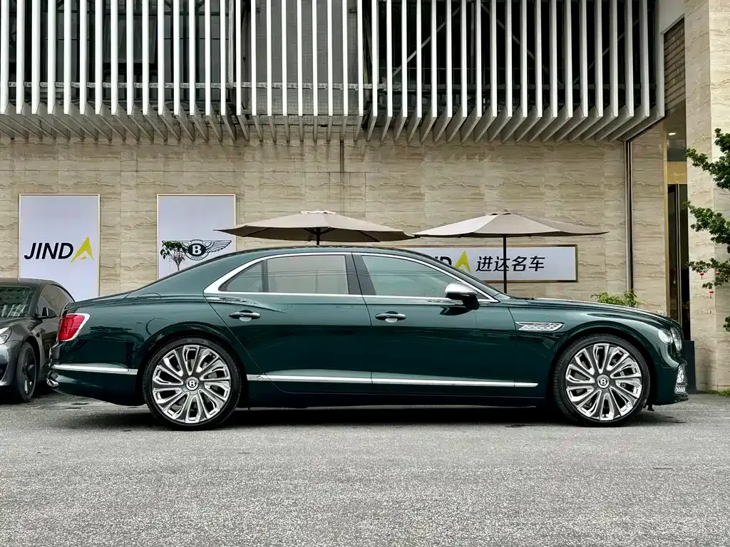 Bentley Flying Spur — фото 10