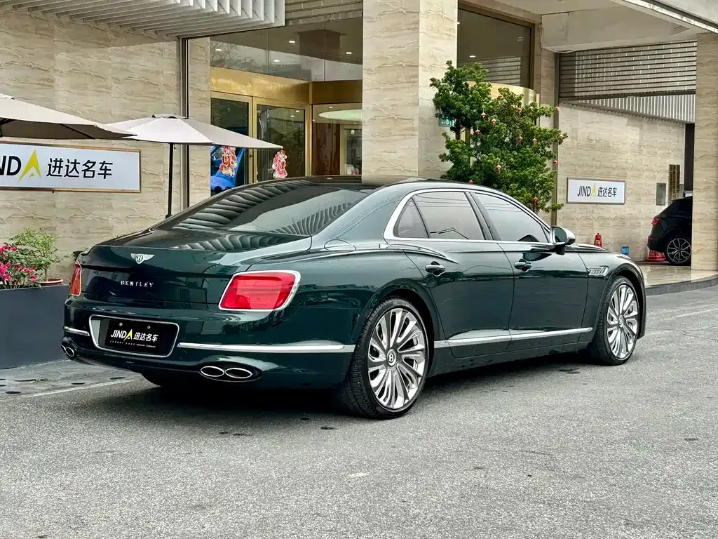 Bentley Flying Spur — фото 9