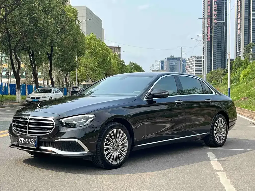 Mercedes-Benz E-Class — фото 1