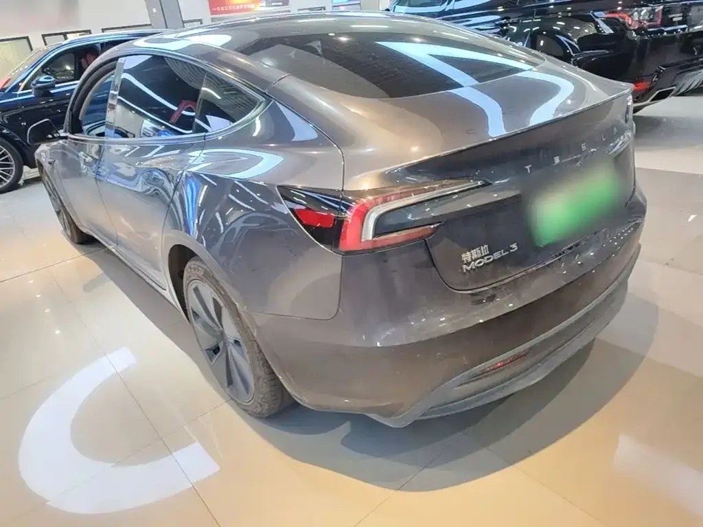 Tesla Model 3 — фото 3