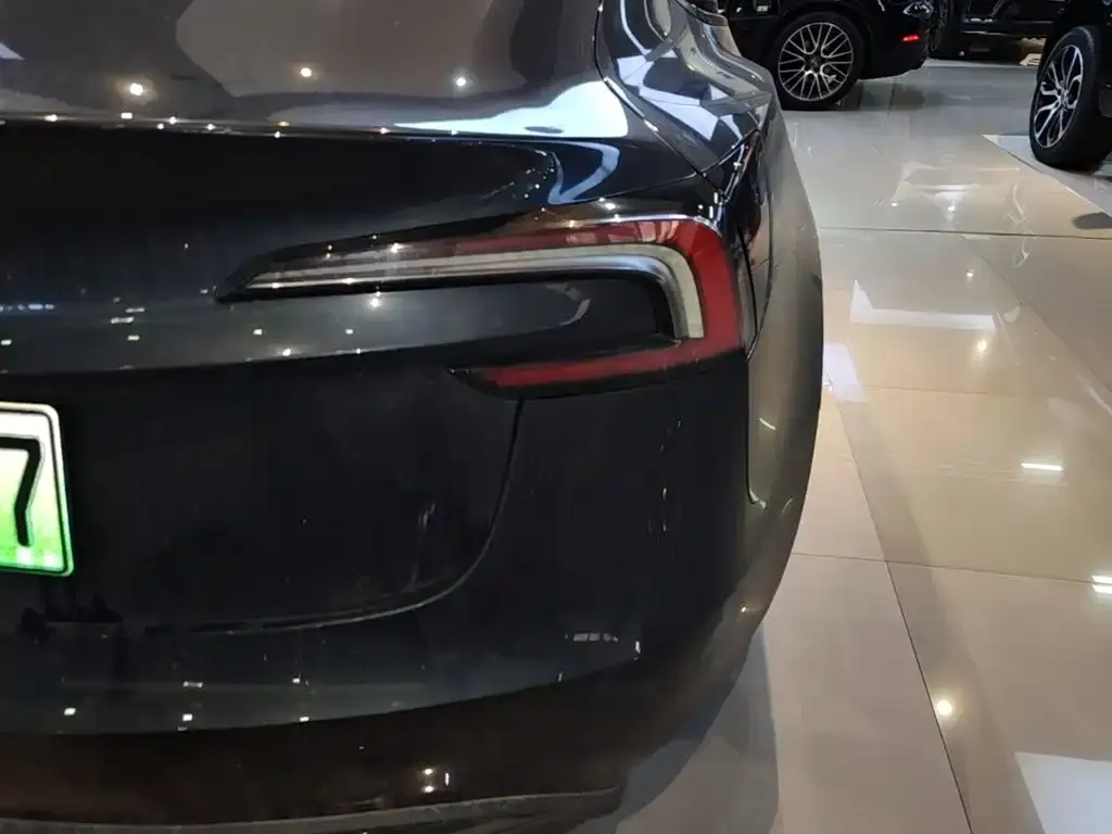 Tesla Model 3 — фото 2