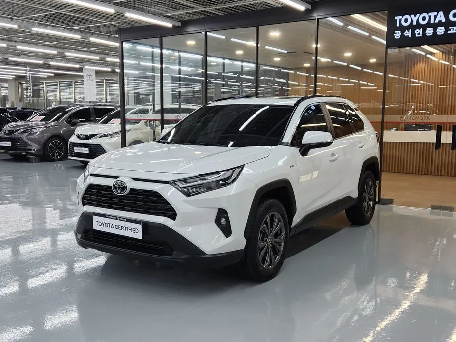 Toyota RAV4 — фото 1