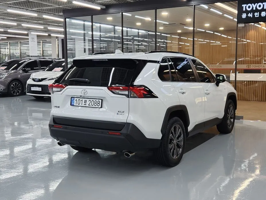 Toyota RAV4 — фото 9