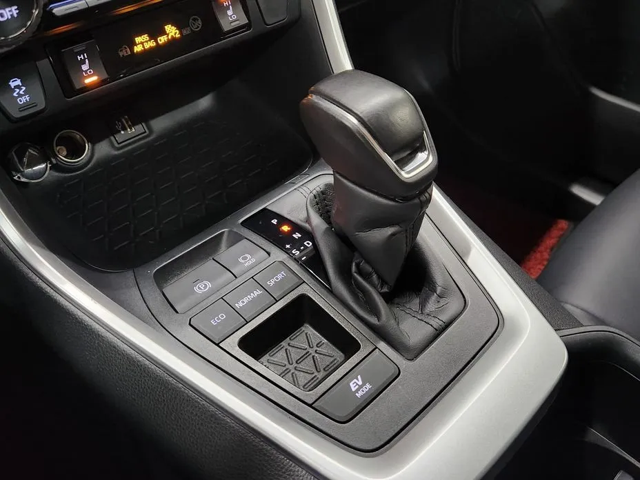 Toyota RAV4 — фото 3