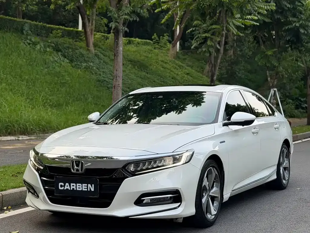 Honda Accord — фото 1