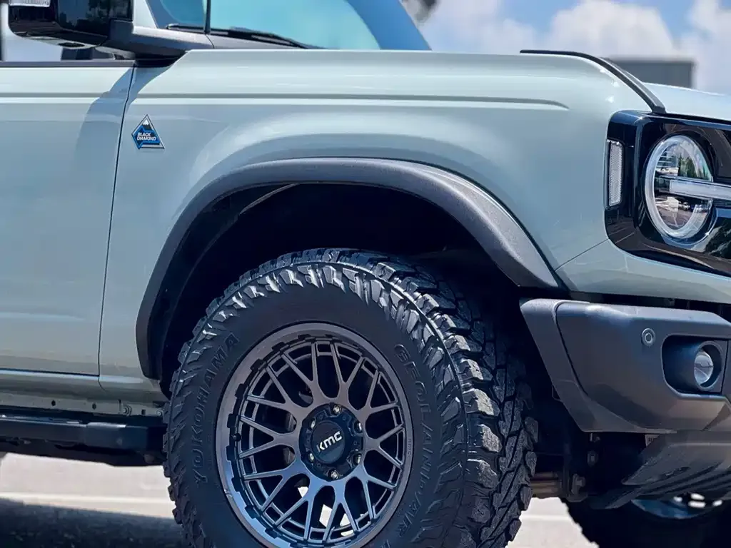 Ford Bronco — фото 10