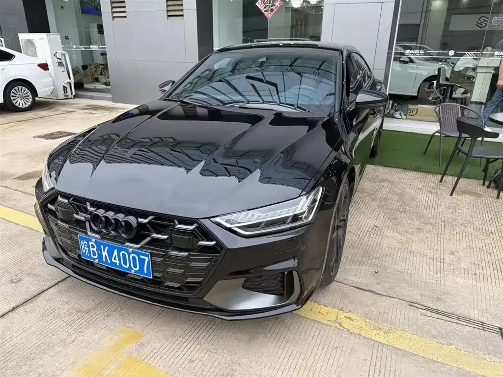 Audi A7L — фото 1