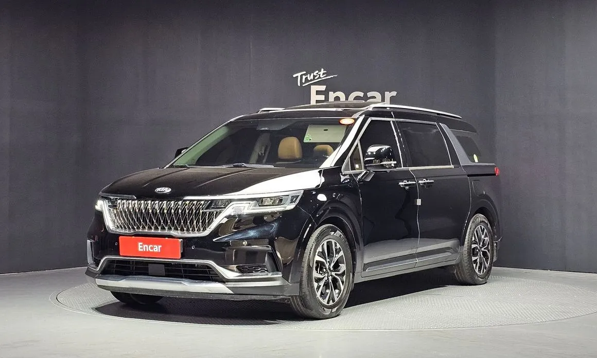 Kia Carnival 11-Seater Signature 1