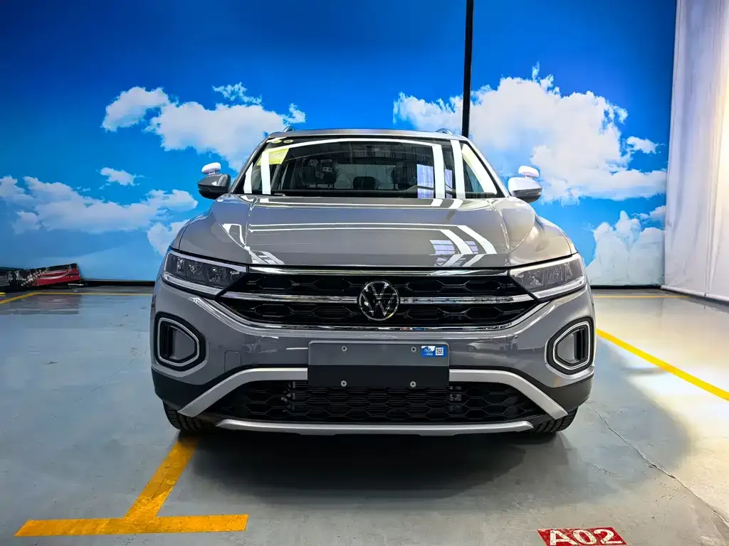 Volkswagen T-Roc — фото 10