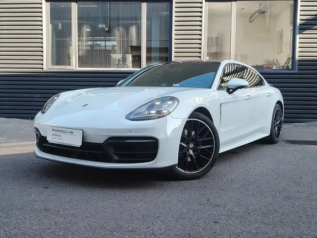 Porsche Panamera — фото 1
