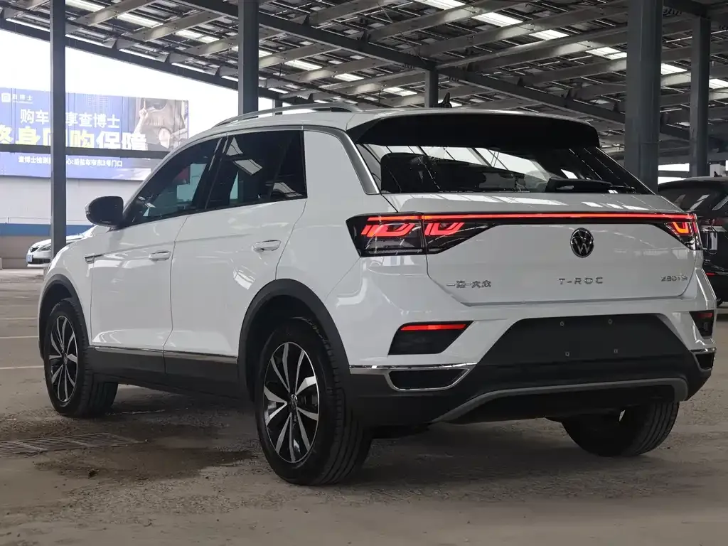 Volkswagen T-Roc — фото 9