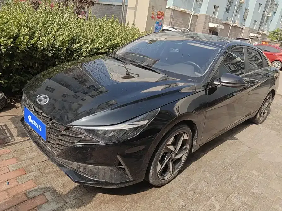 Hyundai Elantra — фото 1