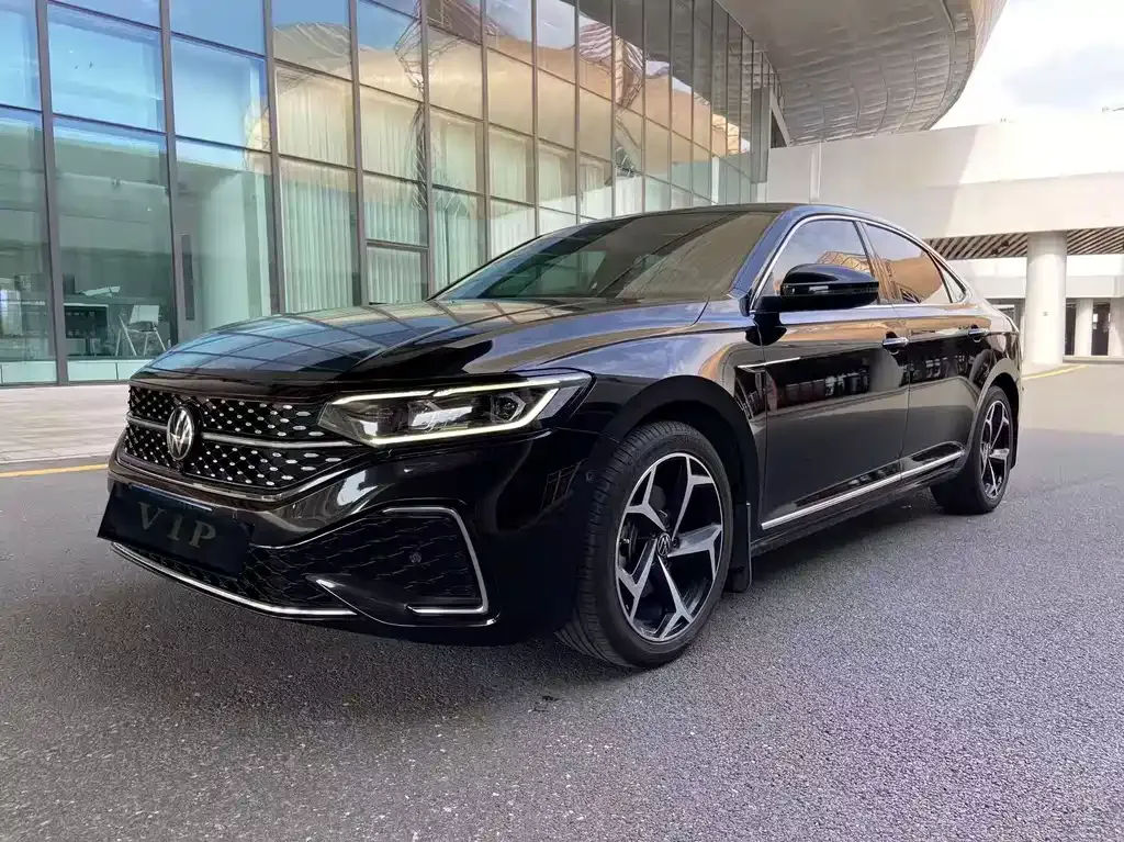 Volkswagen Passat — фото 1