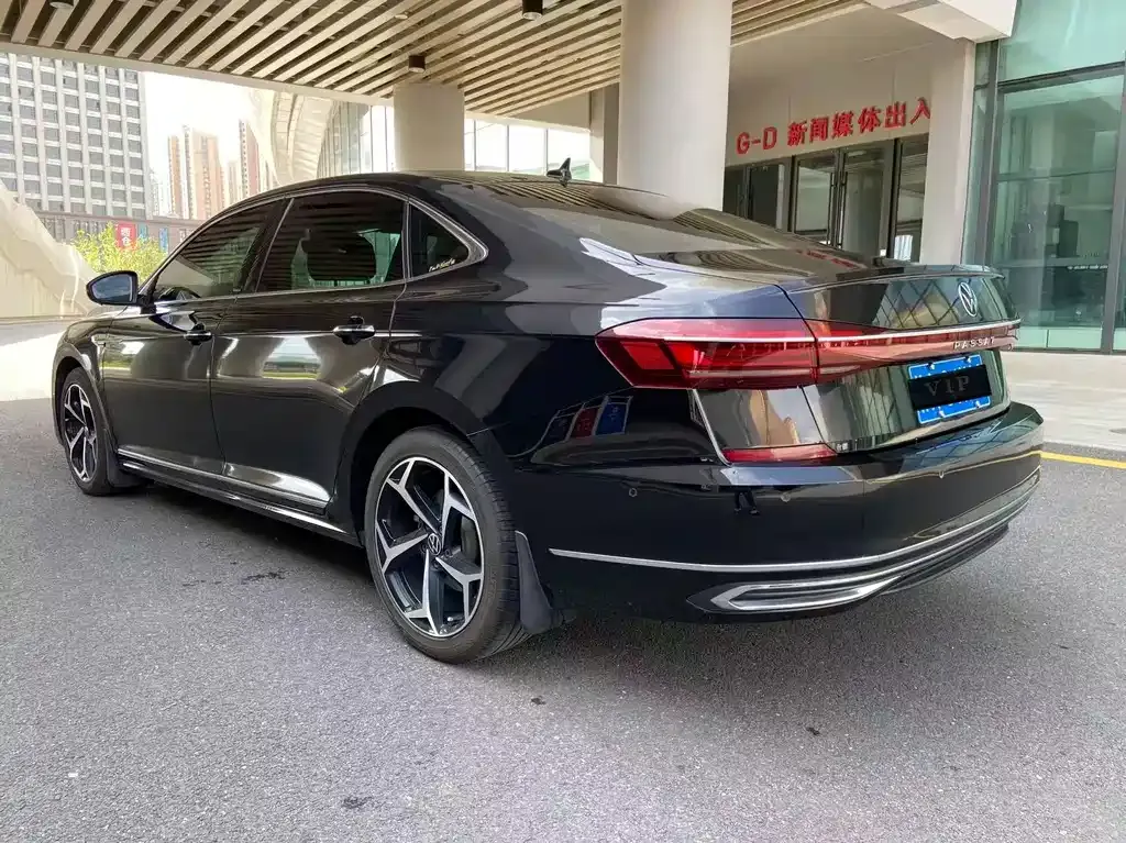 Volkswagen Passat — фото 7