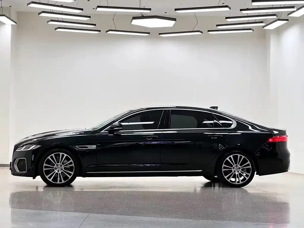 Jaguar XFL — фото 2