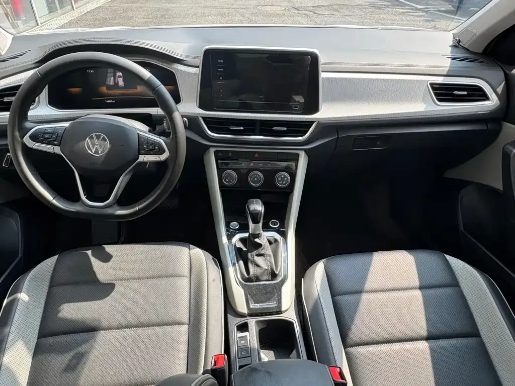 Volkswagen T-Roc — фото 9
