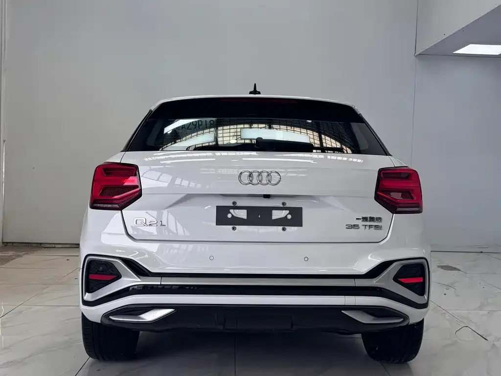 Audi Q2L — фото 3