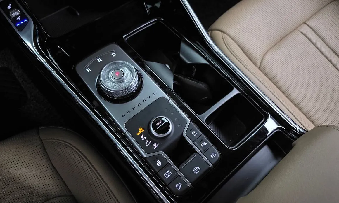 Kia Sorento — фото 6