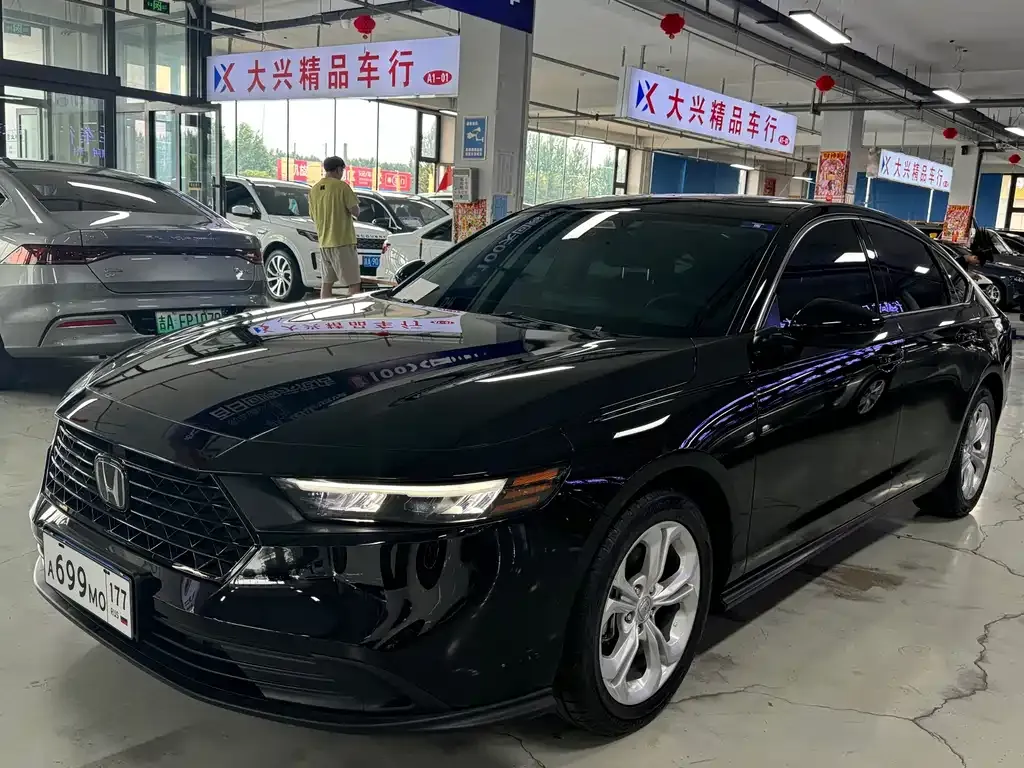 Honda Accord — фото 1