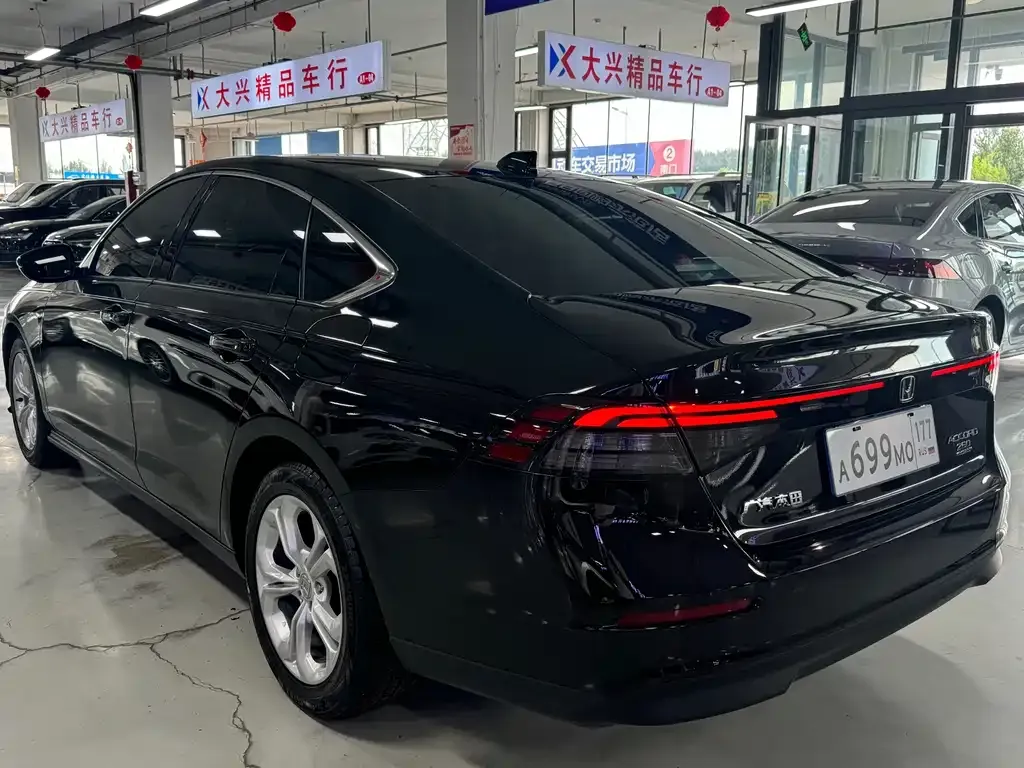 Honda Accord — фото 8