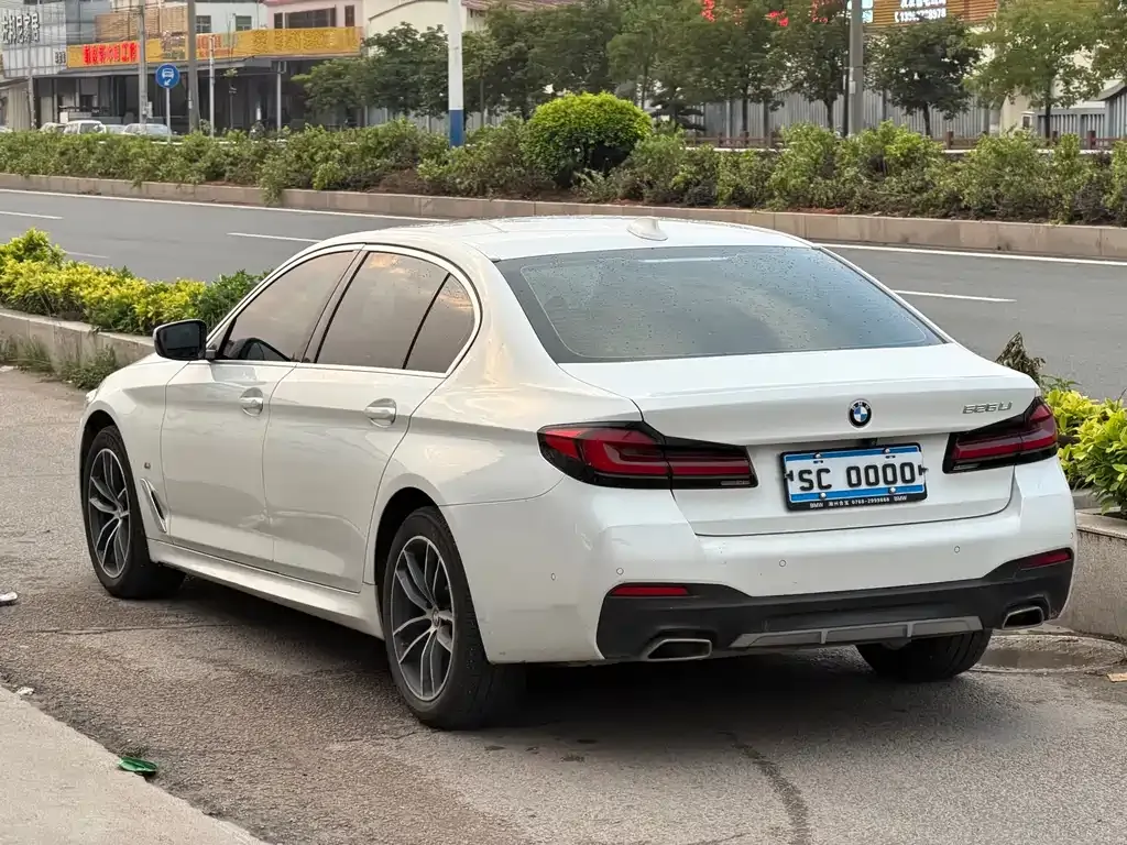 BMW 5 Series — фото 5