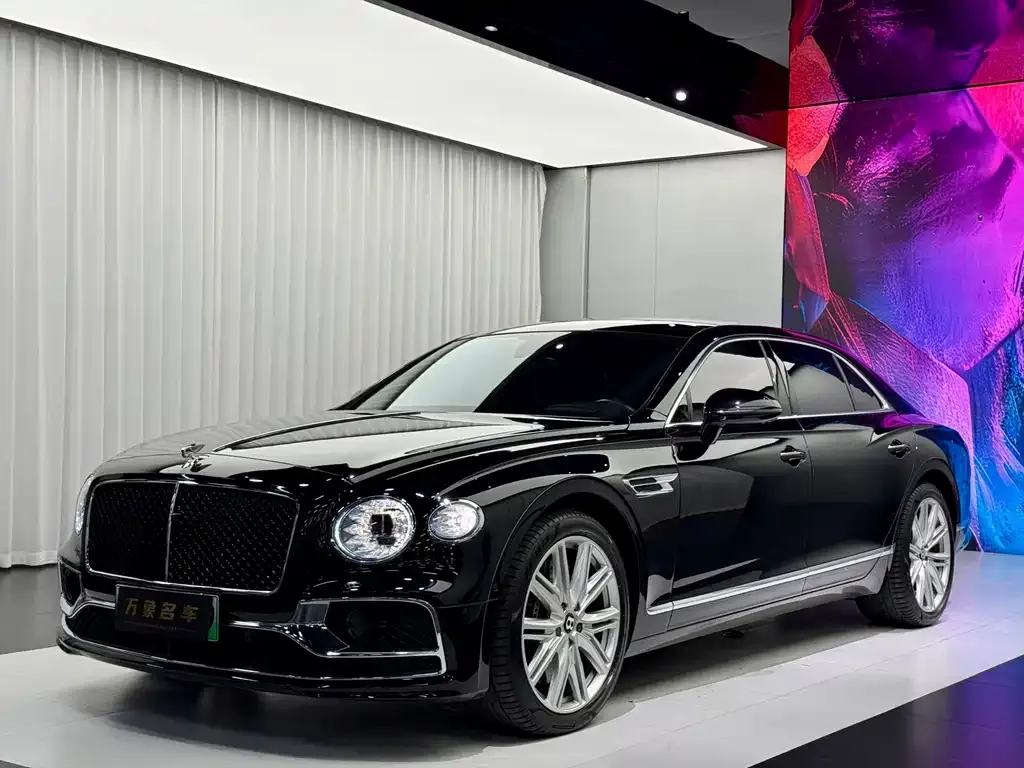 Bentley Flying Spur PHEV — фото 1