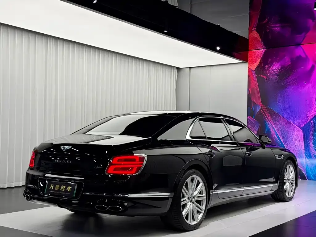 Bentley Flying Spur PHEV — фото 2