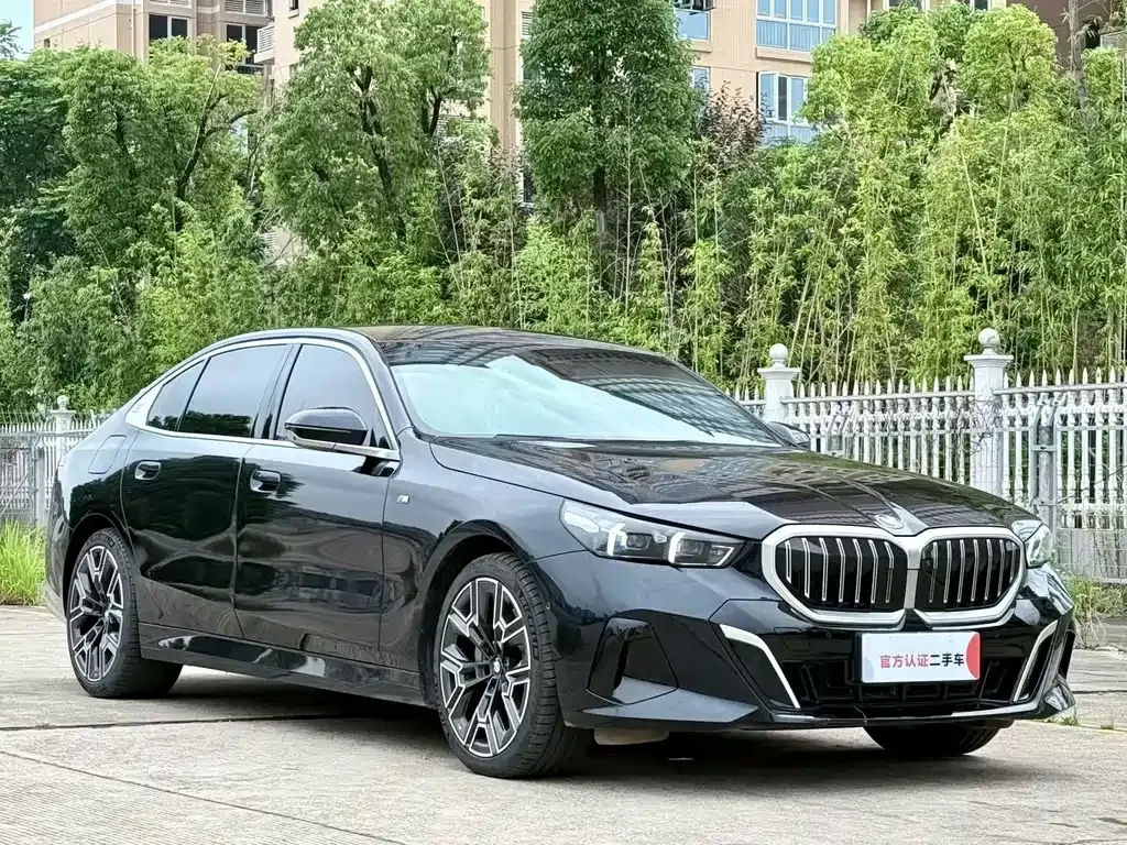 BMW 5 Series — фото 9