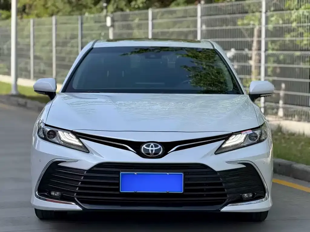 Toyota Camry — фото 5
