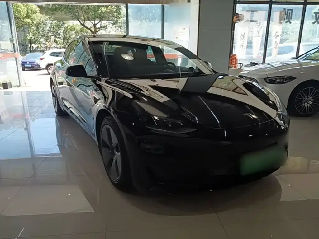Tesla Model 3 — фото 4