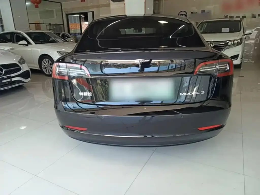Tesla Model 3 — фото 2