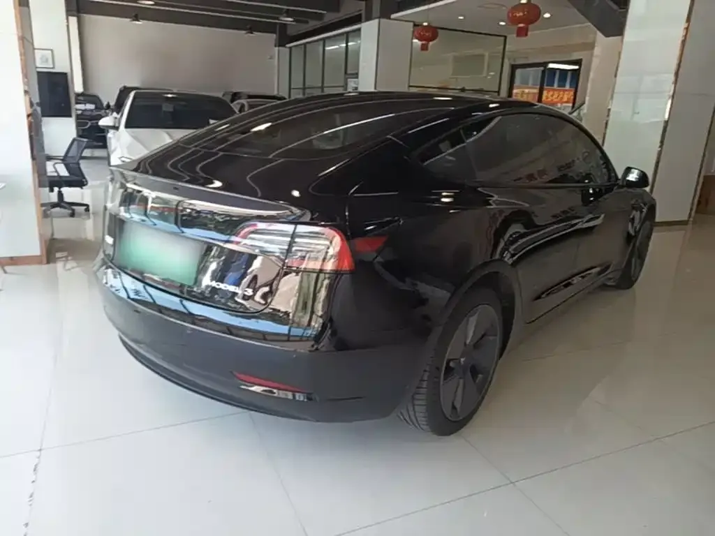 Tesla Model 3 — фото 10