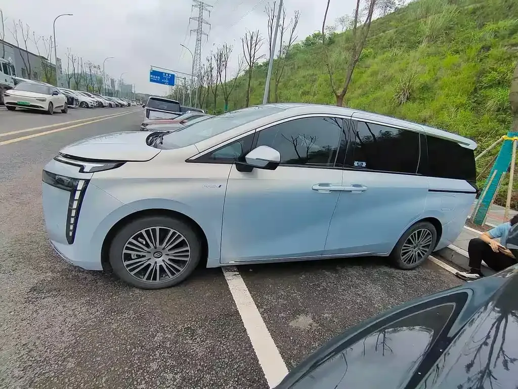 GAC Motor 传祺E8 PHEV — фото 8