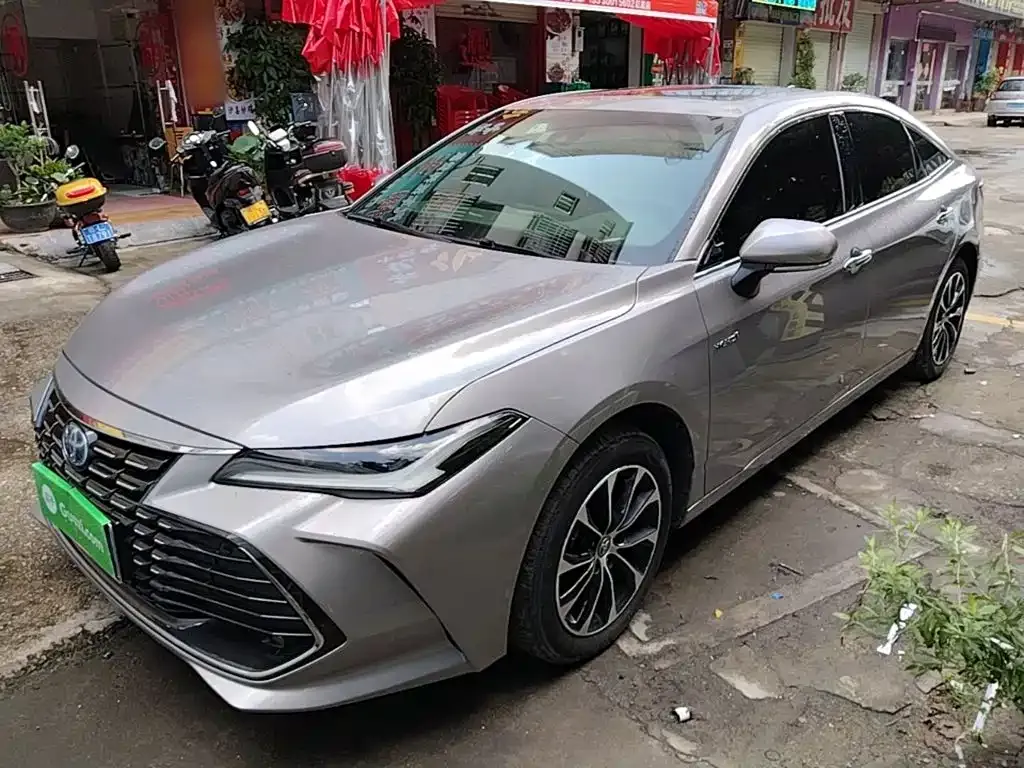Toyota Avalon — фото 1