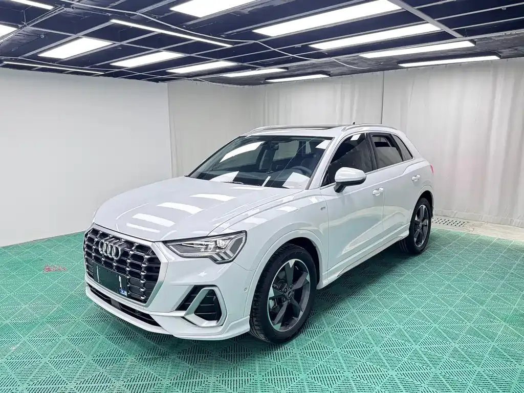 Audi Q3 — фото 1