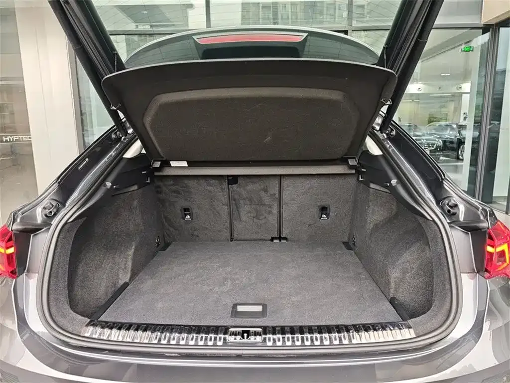 Audi Q3 Sportback — фото 10