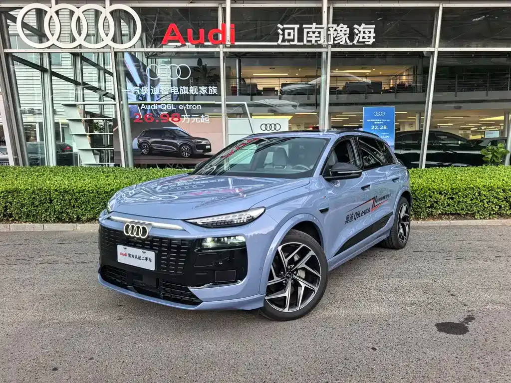 Audi Q6L e-tron — фото 1