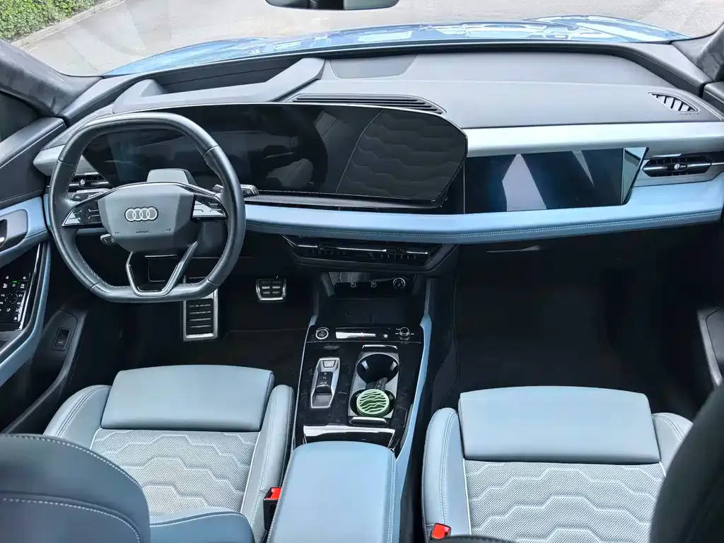 Audi Q6L e-tron — фото 3