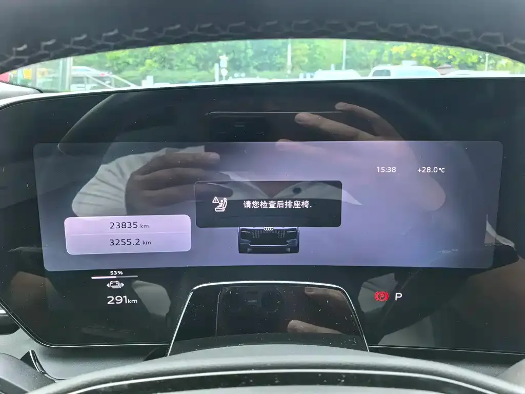 Audi Q6L e-tron — фото 2