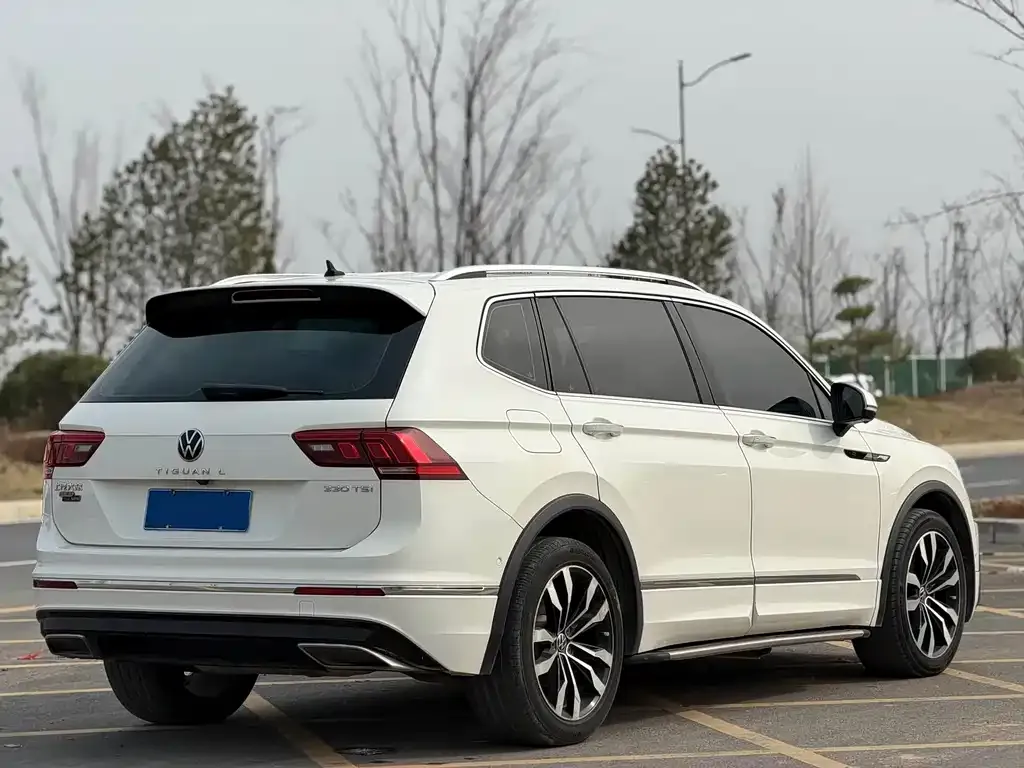 Volkswagen Tiguan L — фото 6