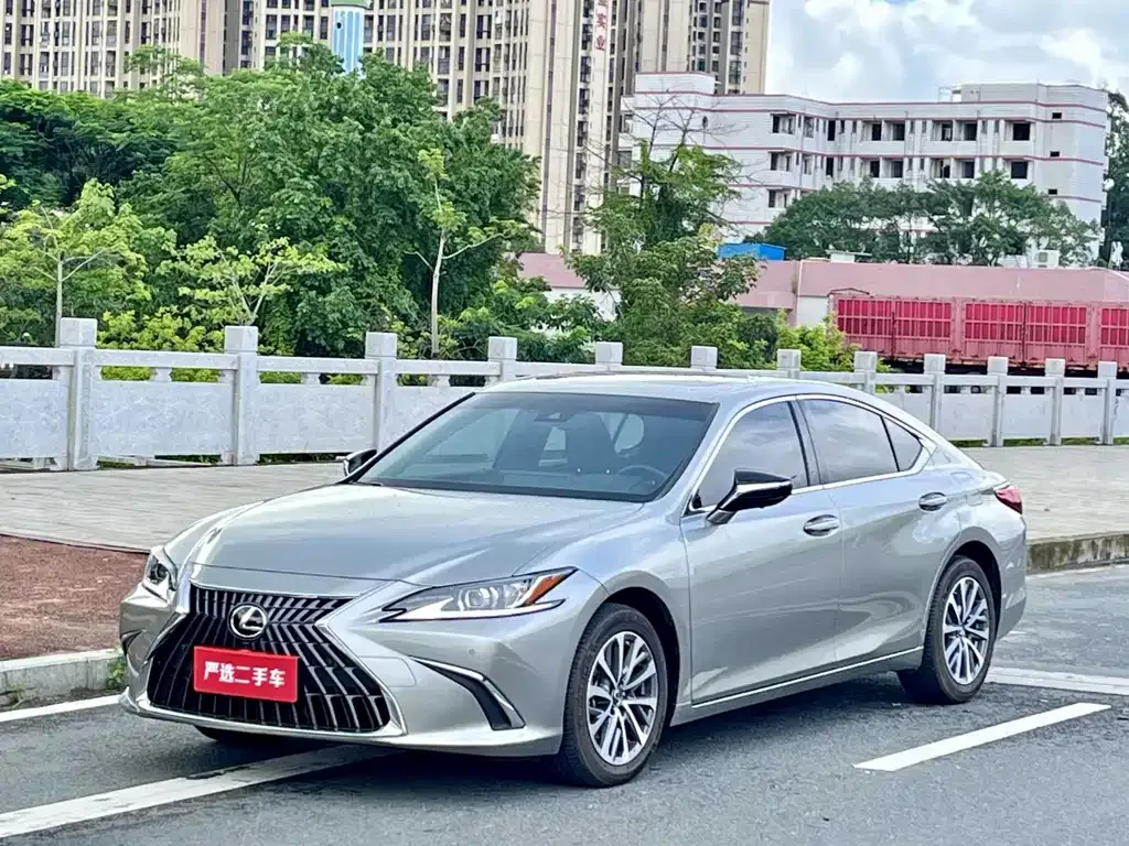 Lexus ES — фото 1