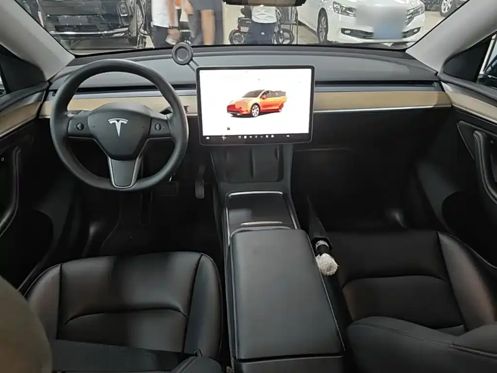 Tesla Model Y — фото 7