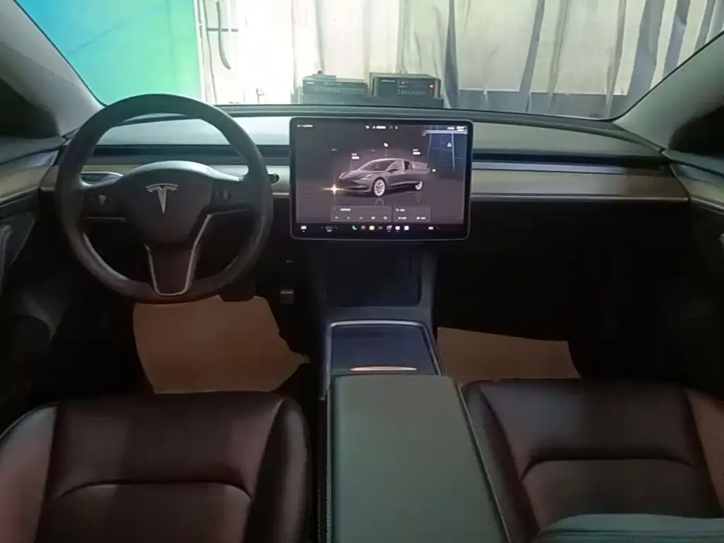 Tesla Model 3 — фото 2