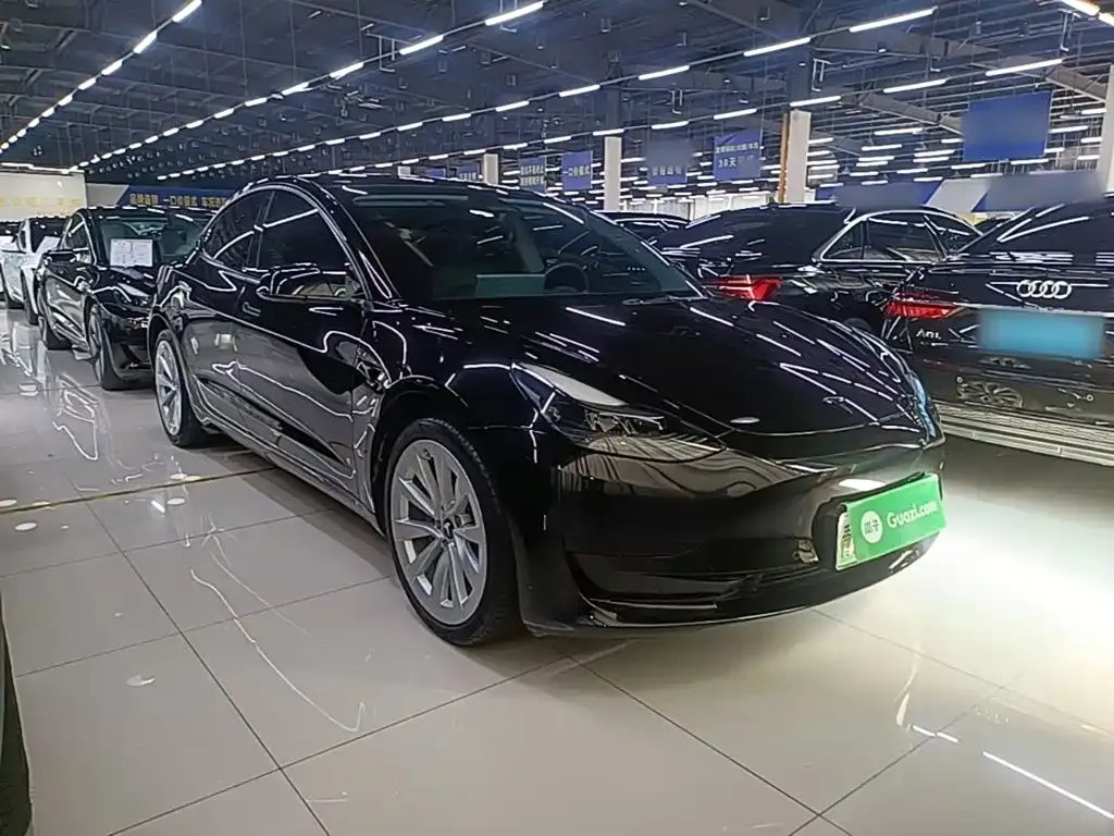 Tesla Model 3 — фото 9